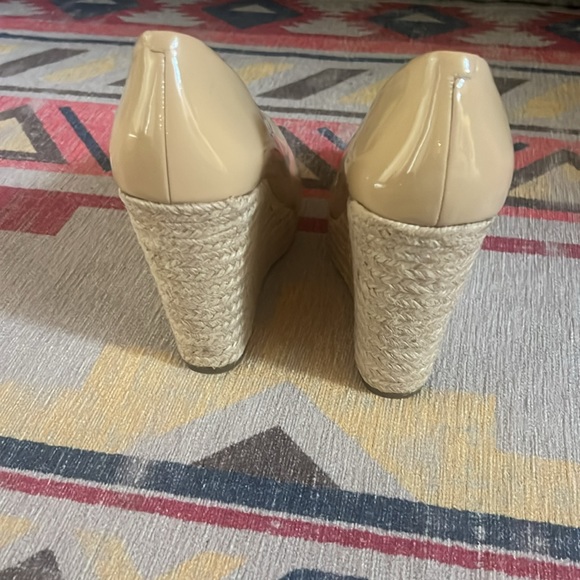 Vince Camuto patent leather wedges in tan - Picture 2 of 4